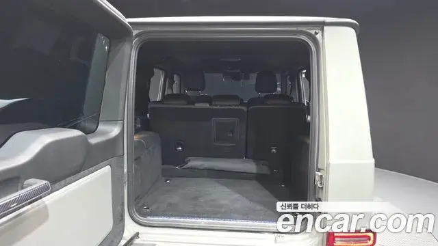 Mercedes-Benz G-Class 2024 — Photo 8/20