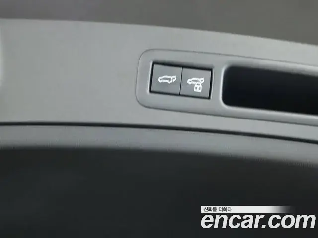 Lexus UX300h 2025 — Photo 5/16