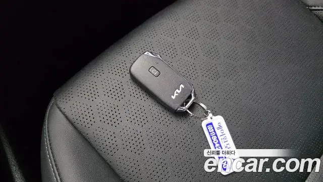 Kia Seltos 2022 — Şəkil 25/32