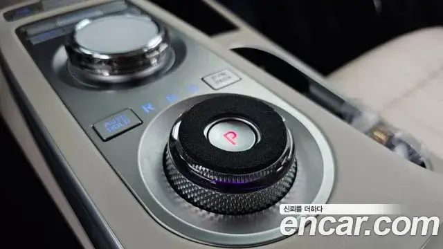 Genesis GV70 2023 — ფოტო 32/34