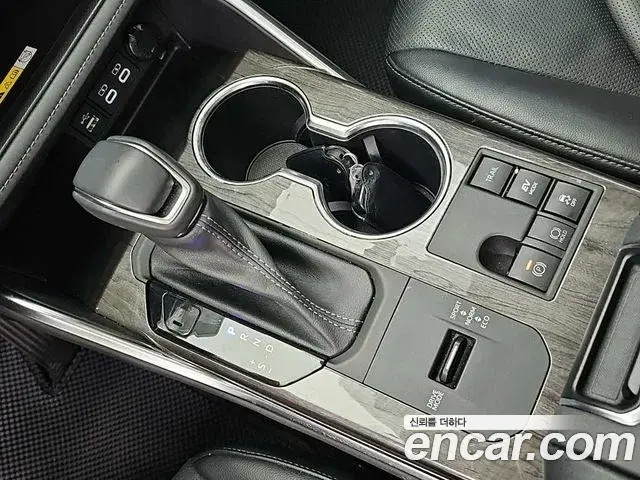 Toyota Highlander 2023 — ფოტო 9/19