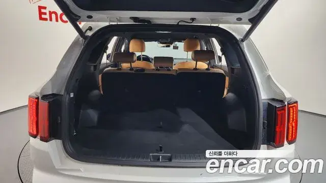 Kia Sorento 2023 — Photo 16/20