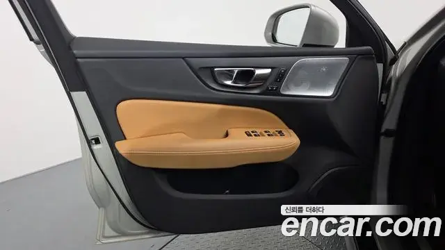 Volvo V60 Cross Country 2021 — Photo 17/42