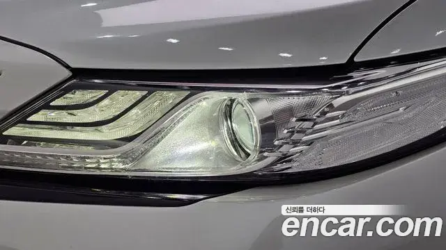 Toyota Camry 2020 — ფოტო 28/32