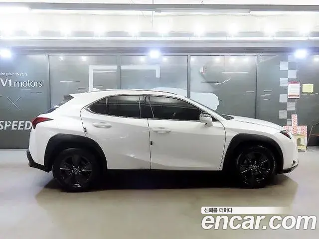 Lexus UX250h 2023 — Şəkil 3/3