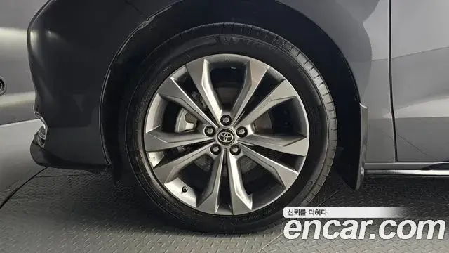 Toyota Sienna 2025 — ფოტო 31/39