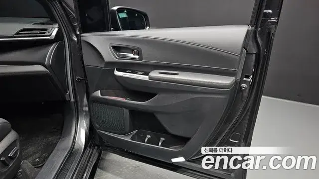 Toyota Sienna 2025 — ფოტო 34/39
