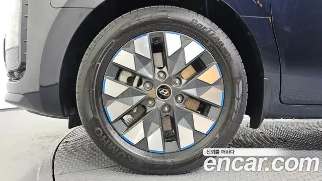 Hyundai Staria 2023 — Photo 5/20