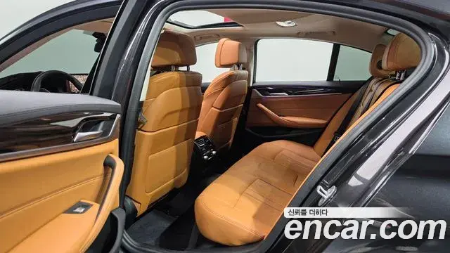 BMW 5 Series 2021 — Photo 11/20