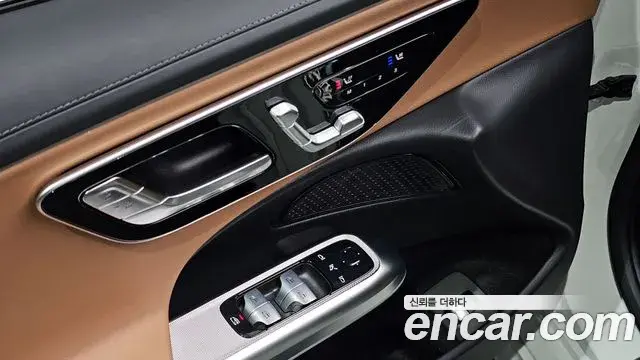Mercedes-Benz E-Class 2025 — Photo 15/20