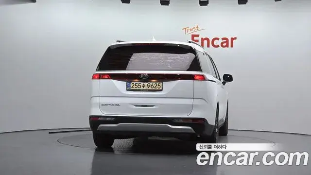 Kia Carnival 2021 — Photo 4/20