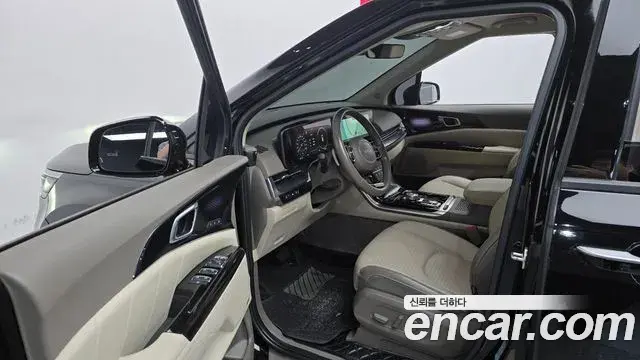 Kia Carnival 2022 — Photo 19/20