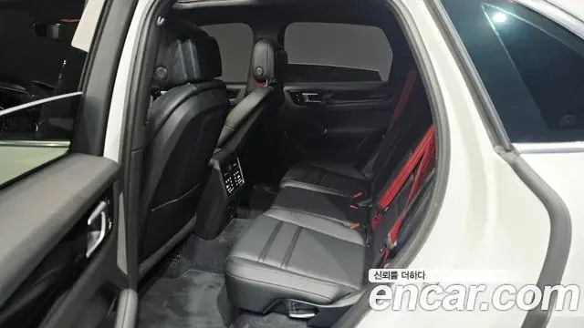 Porsche Cayenne 2020 — Photo 13/20