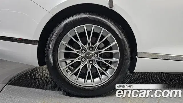 Genesis Electrified G80 2022 — Photo 5/20