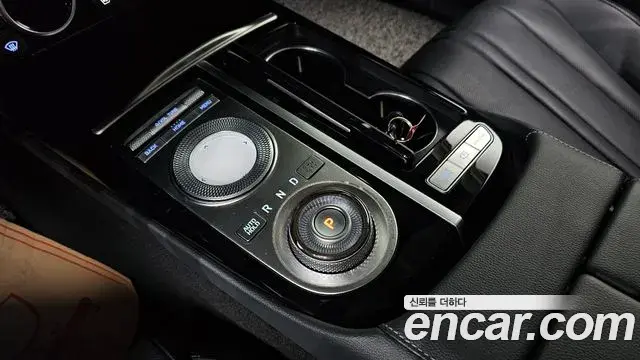 Genesis Electrified G80 2022 — Photo 9/20
