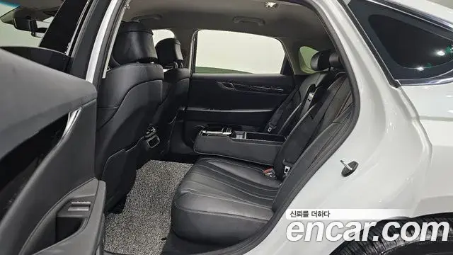 Genesis Electrified G80 2022 — Photo 11/20