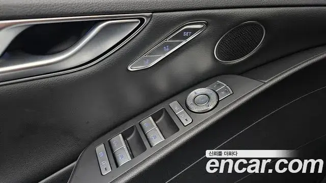 Genesis Electrified G80 2022 — Photo 16/20