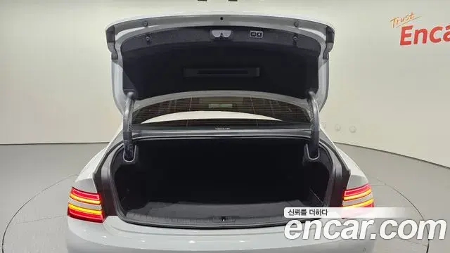 Genesis Electrified G80 2022 — Photo 20/20