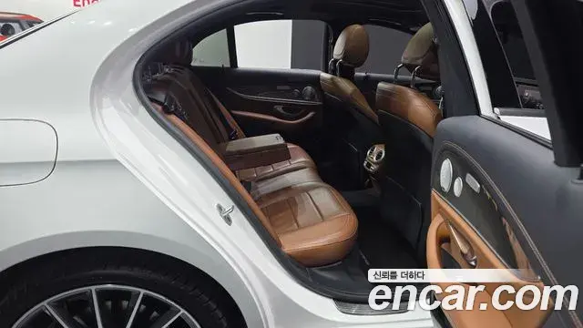 Mercedes-Benz E-Class 2020 — Фото 12/20