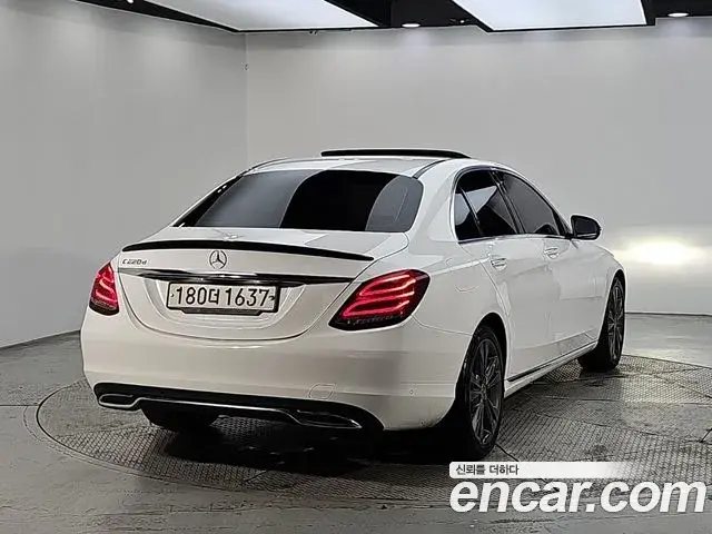 Mercedes-Benz C-Class 2018 — Фото 4/18