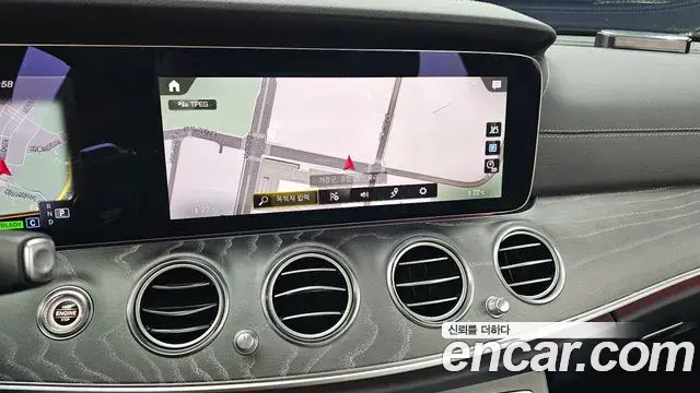 Mercedes-Benz E-Class 2022 — Фото 14/20