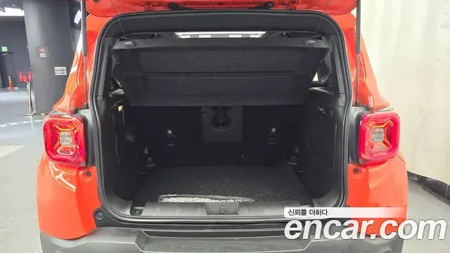 Jeep Renegade 2021 — Фото 19/20
