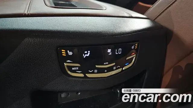 Cadillac Escalade 2019 — Photo 18/20