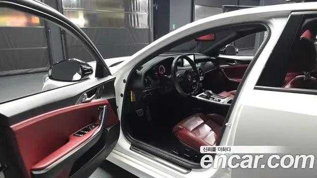 Kia Stinger 2019 — Photo 10/20