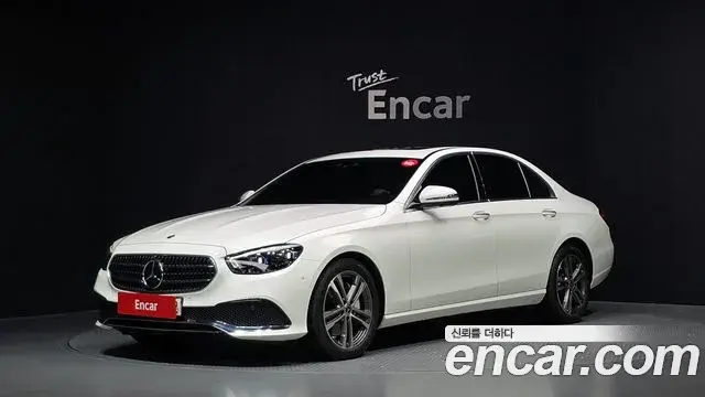 Mercedes-Benz E-Class 2022 — Photo 20/20