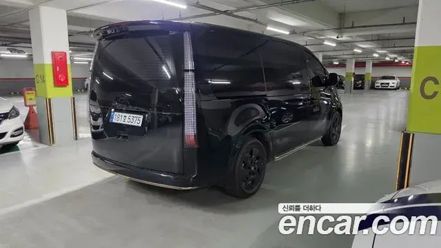 Hyundai Staria 2026 — Photo 2/20