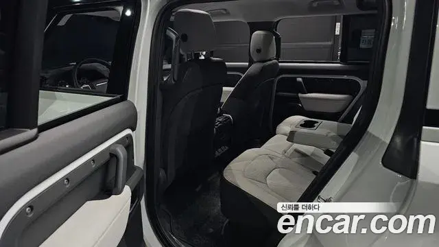 Land Rover Defender 2025 — Фото 12/20