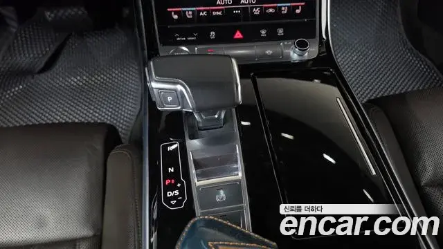 Audi A8 2019 — Photo 8/20