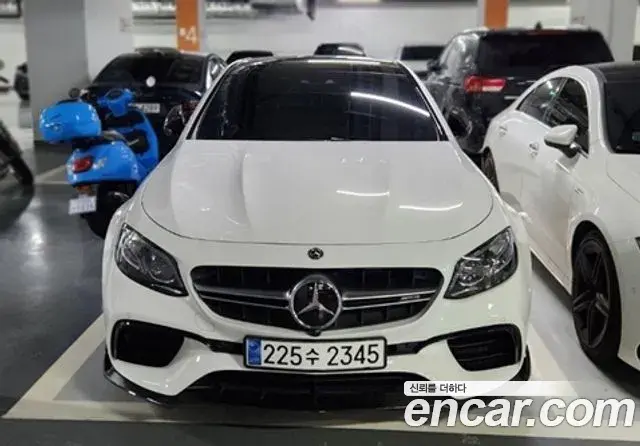 Mercedes-Benz E-Class 2018 — Photo 1/18