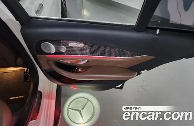 Mercedes-Benz E-Class 2018 — Photo 7/18