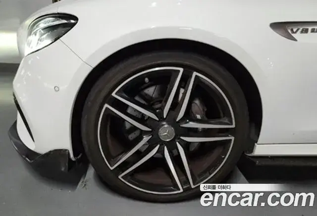 Mercedes-Benz E-Class 2018 — Photo 12/18