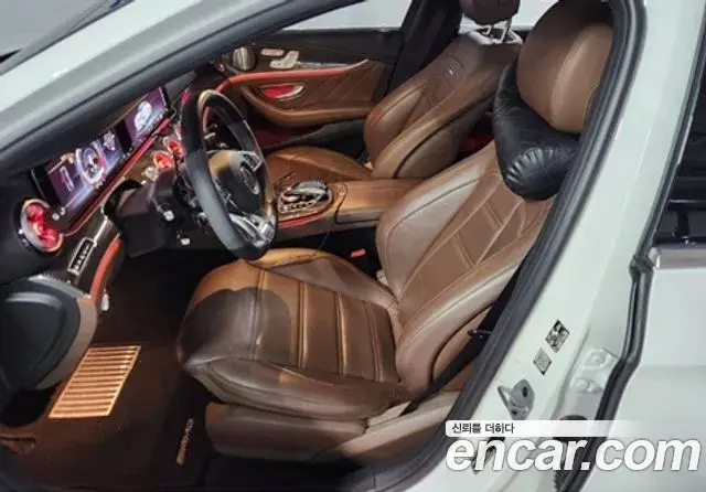 Mercedes-Benz E-Class 2018 — Photo 16/18