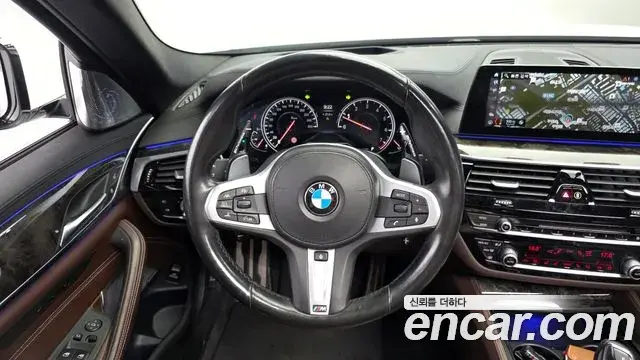 BMW 5 Series 2018 — Фото 13/20