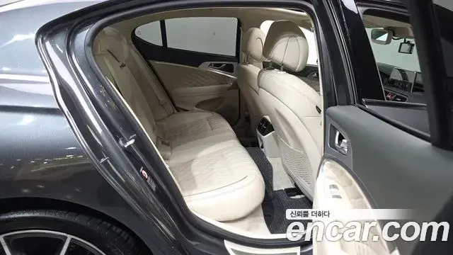 Genesis G70 2018 — Photo 12/20