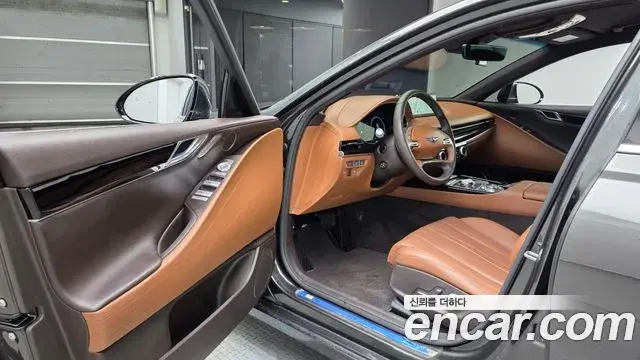 Genesis Electrified G80 2023 — Photo 10/20