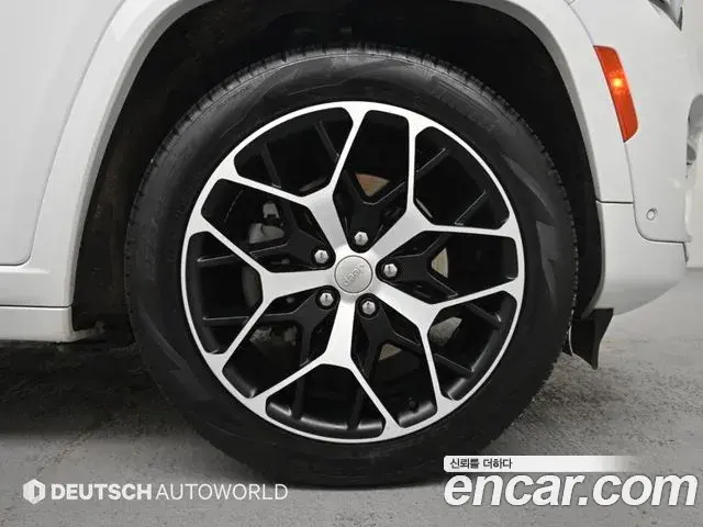Jeep Grand Cherokee 2023 — Photo 4/20