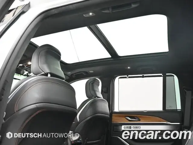 Jeep Grand Cherokee 2023 — Photo 17/20