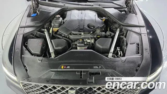 Genesis Electrified G80 2022 — Photo 6/20