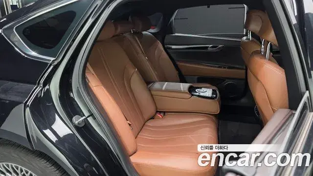 Genesis Electrified G80 2022 — Photo 11/20