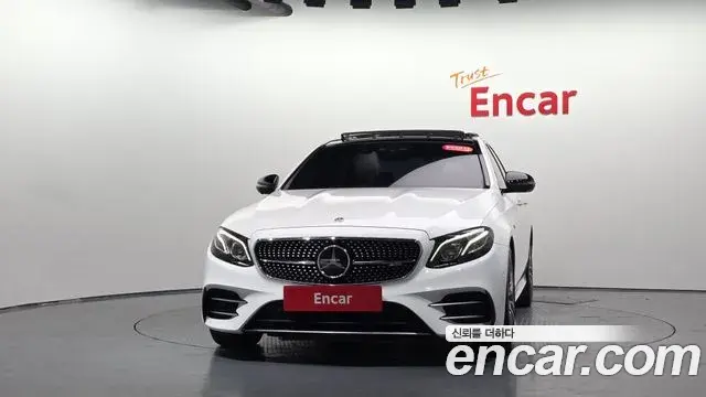 Mercedes-Benz E-Class 2019 — Photo 3/20