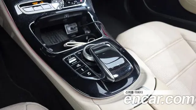Mercedes-Benz E-Class 2019 — Photo 9/20
