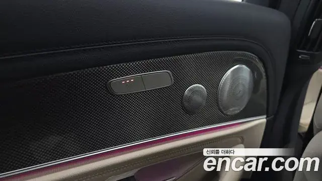 Mercedes-Benz E-Class 2019 — Photo 19/20