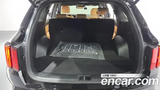 Kia Sorento 2023 — Şəkil 17/20