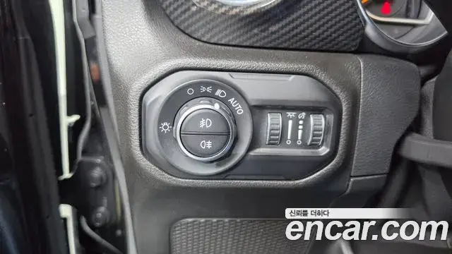 Jeep Wrangler 2021 — Şəkil 12/20