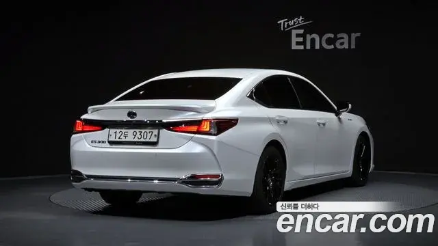 Lexus ES300h 2019 — Şəkil 2/20