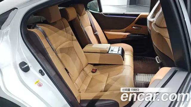 Lexus ES300h 2019 — Şəkil 11/20